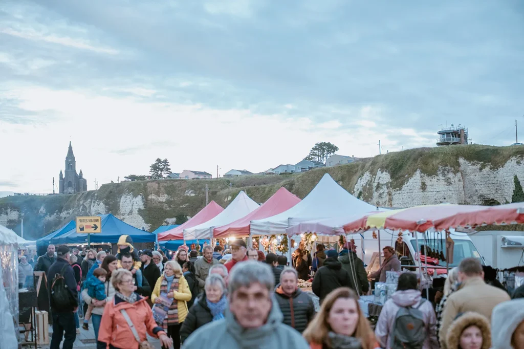 Foule à la Foire au hareng et à la coquille de Dieppe