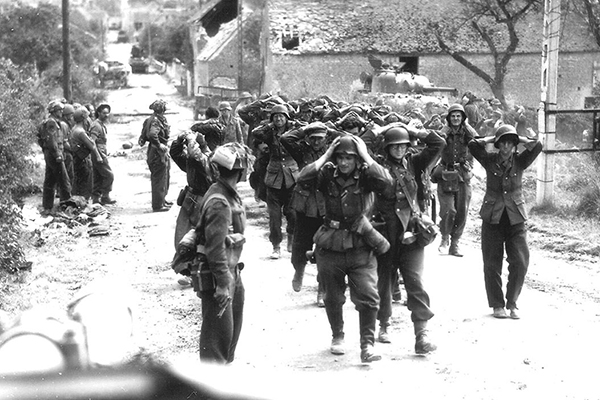 Saint-Lambert - Poche de Falaise 1944, reddition de soldats allemands - Archives D-Day