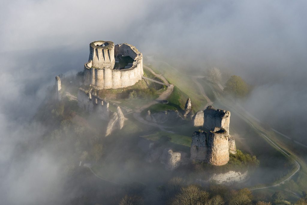 Château-Gaillard sous le brouillard
