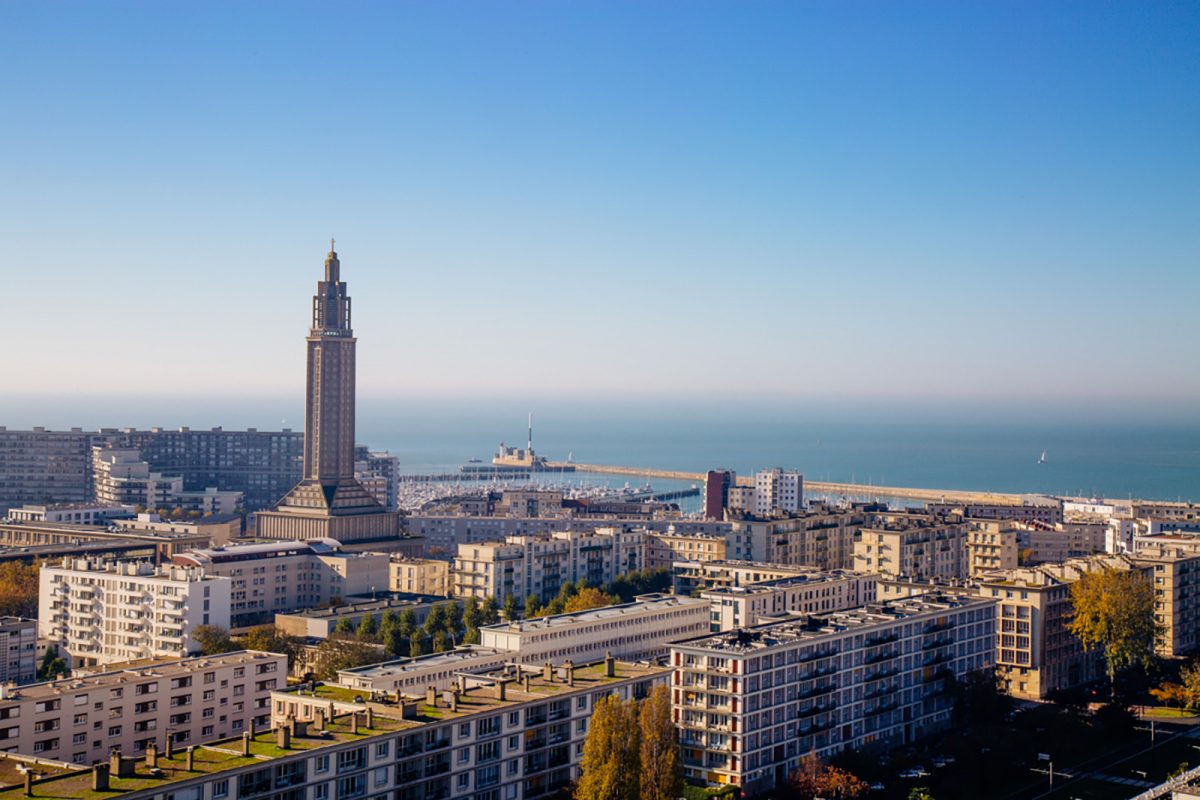Panoramablick auf Le Havre mit der Kirche Saint-Joseph im Hintergrund