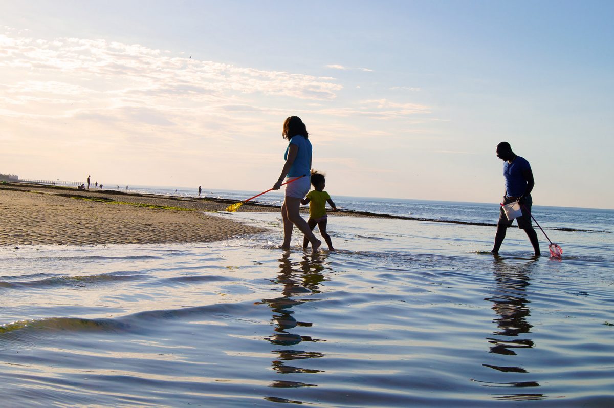 pêche à pied en famille dans le Calvados