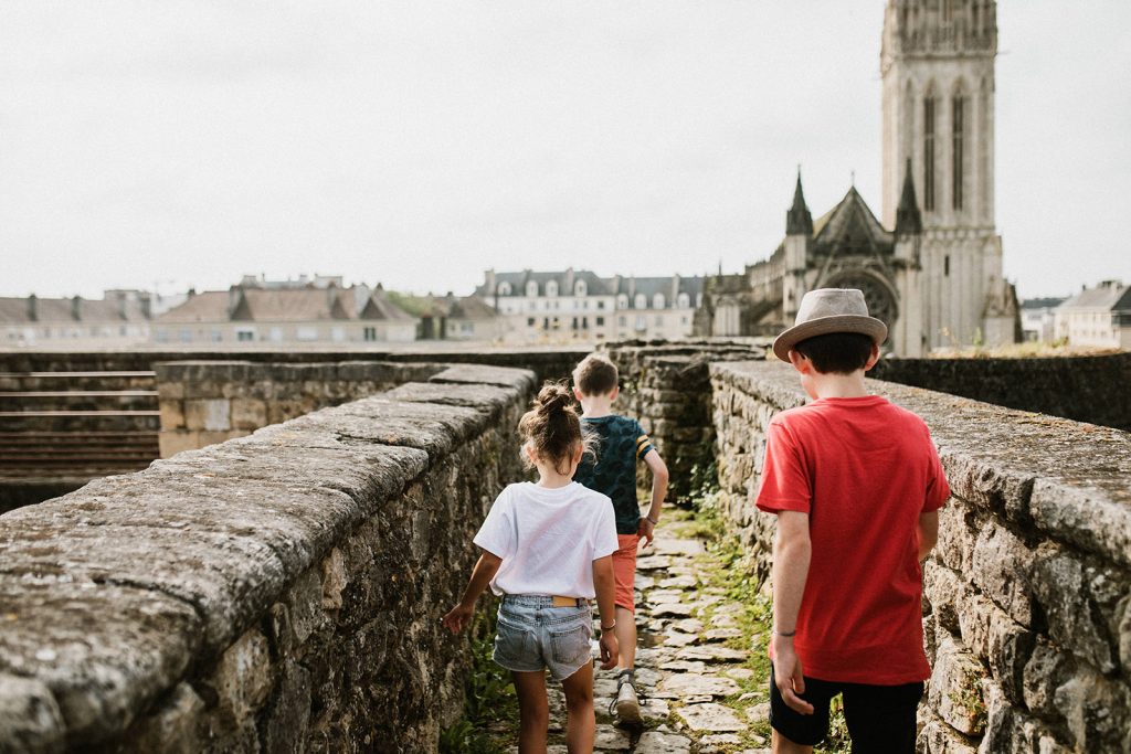 Enfants au château de Caen