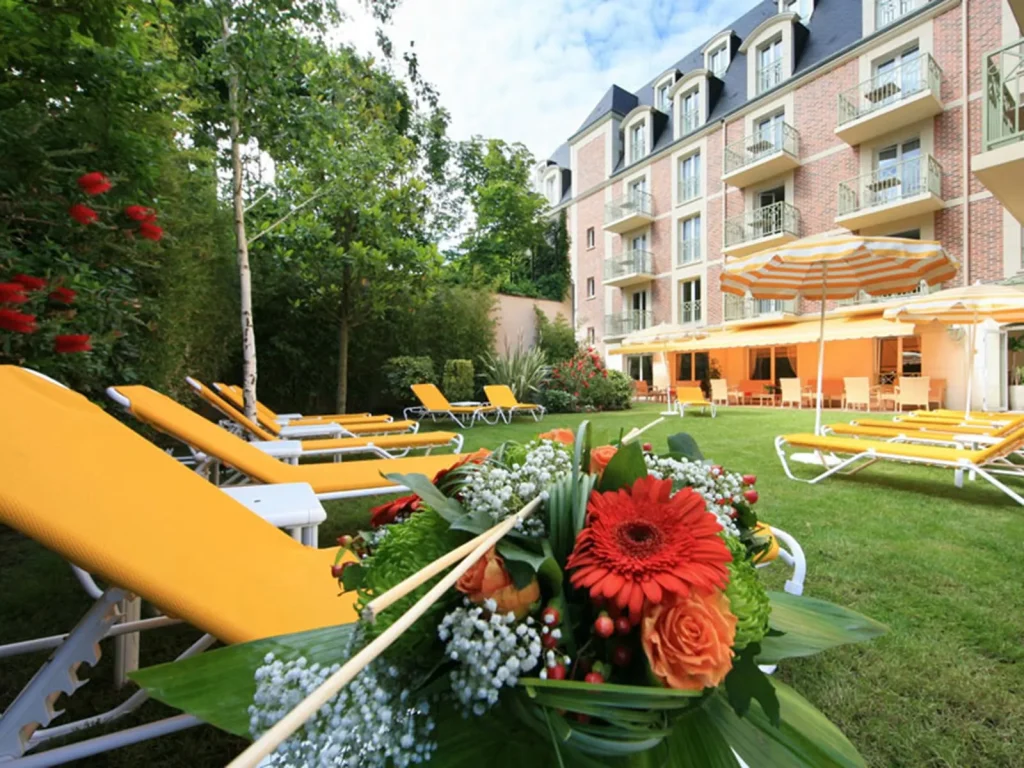 Transat devant la Résidence La Closerie à Deauville