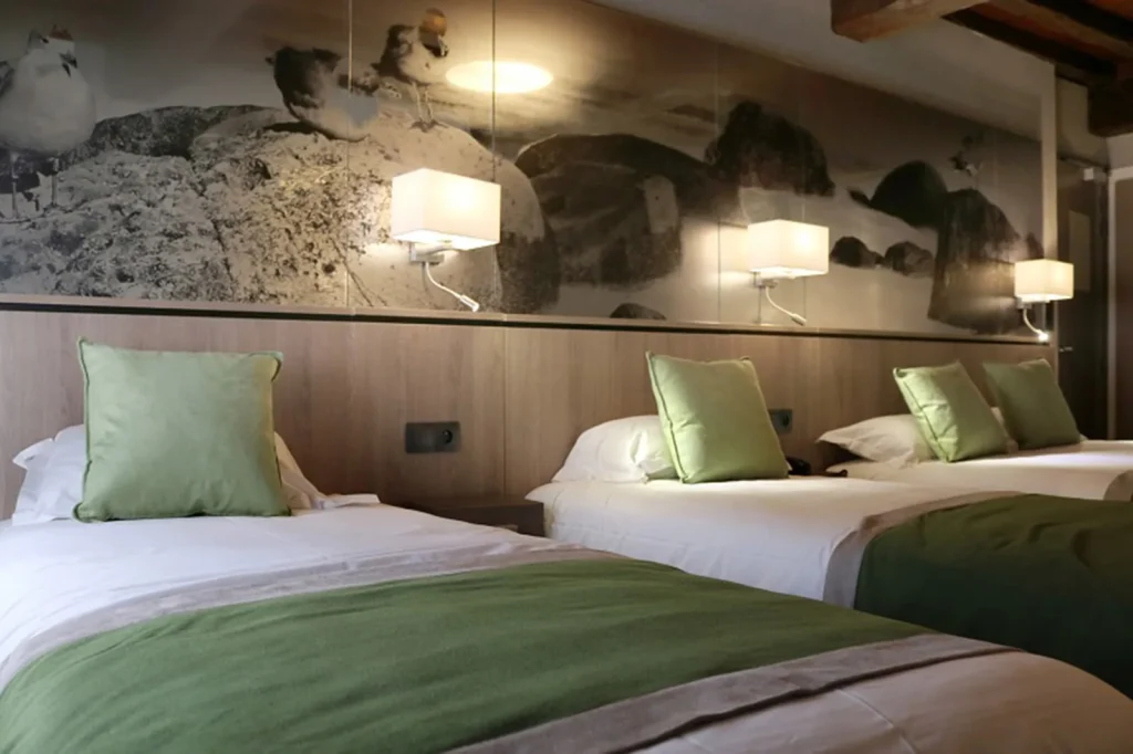 Chambre familiale de l'Hôtel le mouton blanc au Mont-Saint-Michel intra muros