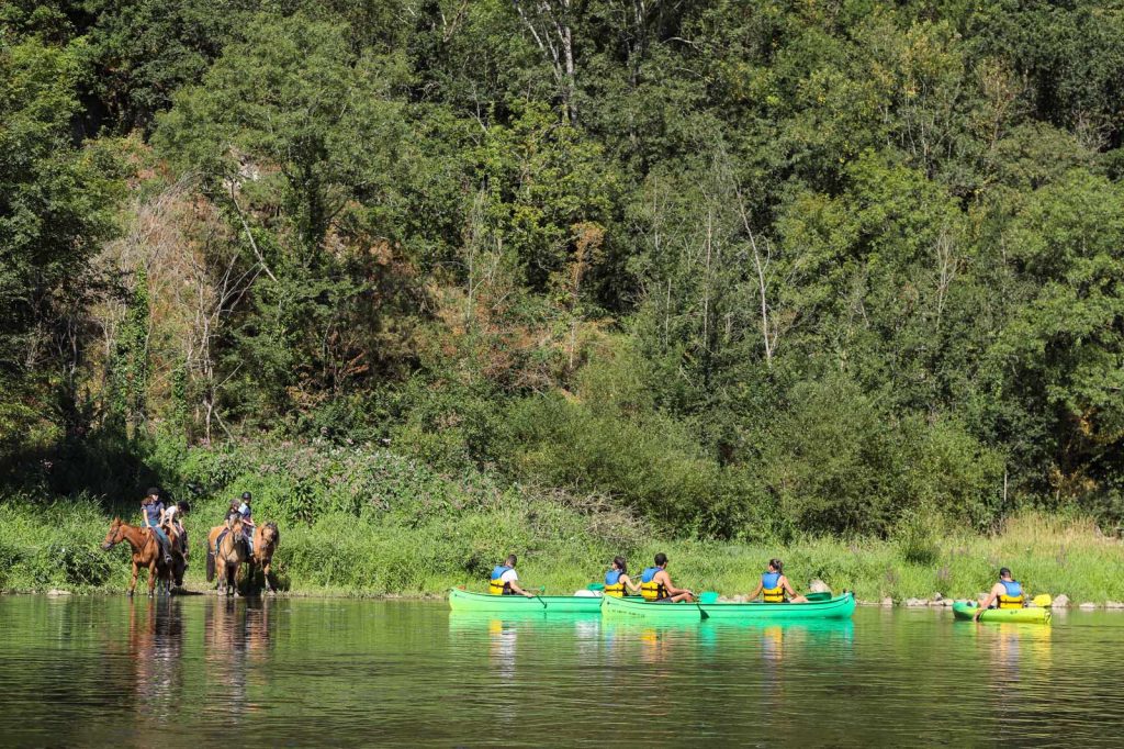 Week-end sportif entre amis en suisse normande, canoë