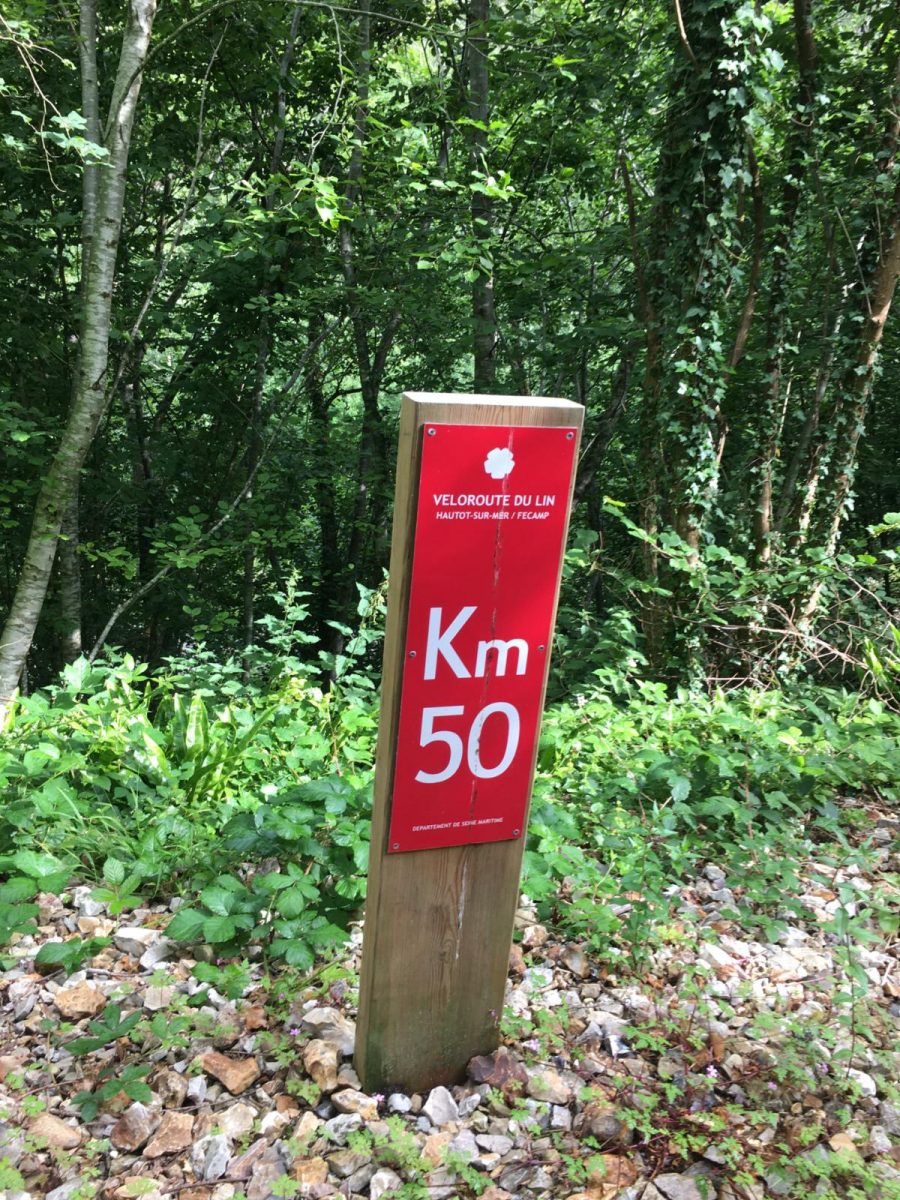 Mile marker on the Véloroute du Lin