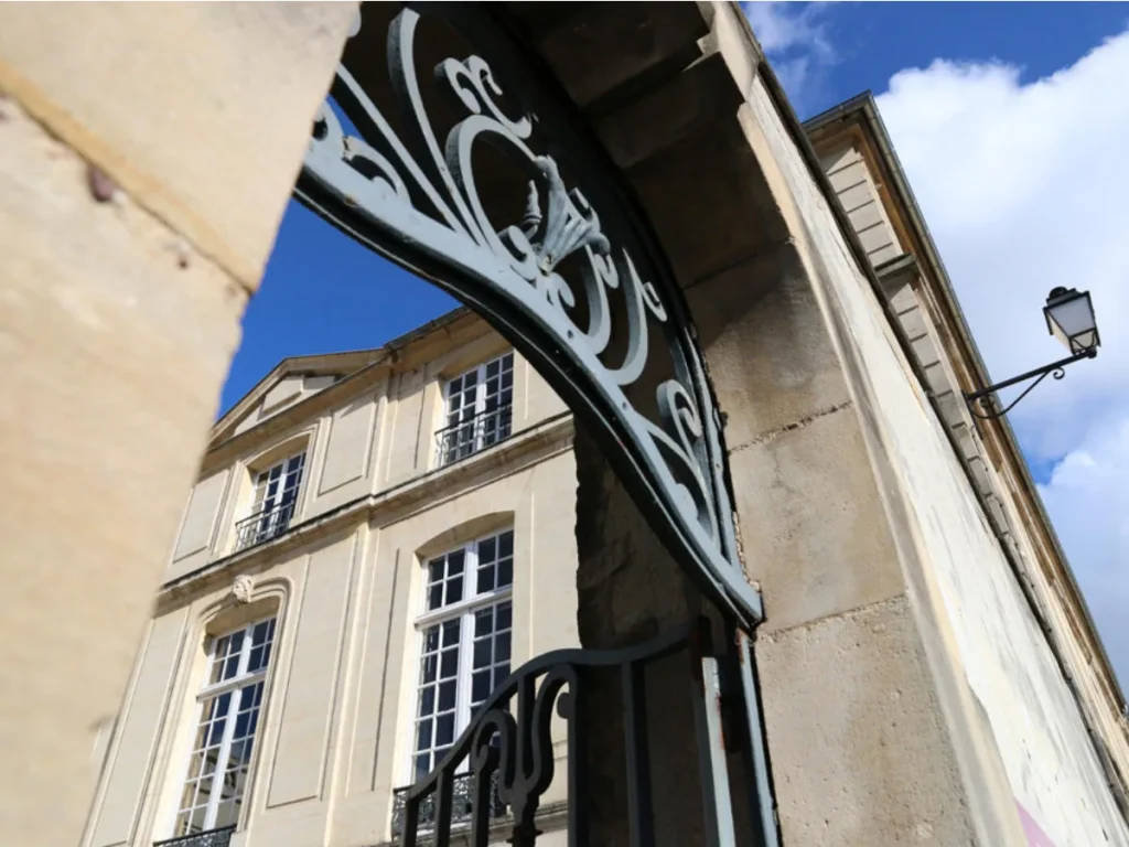 Façade de la Villa République à Caen