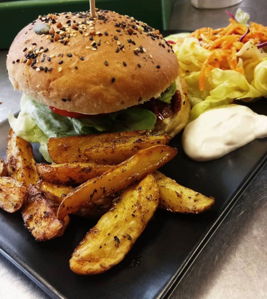 Veganer Burger im Restaurant Casse-Noisette