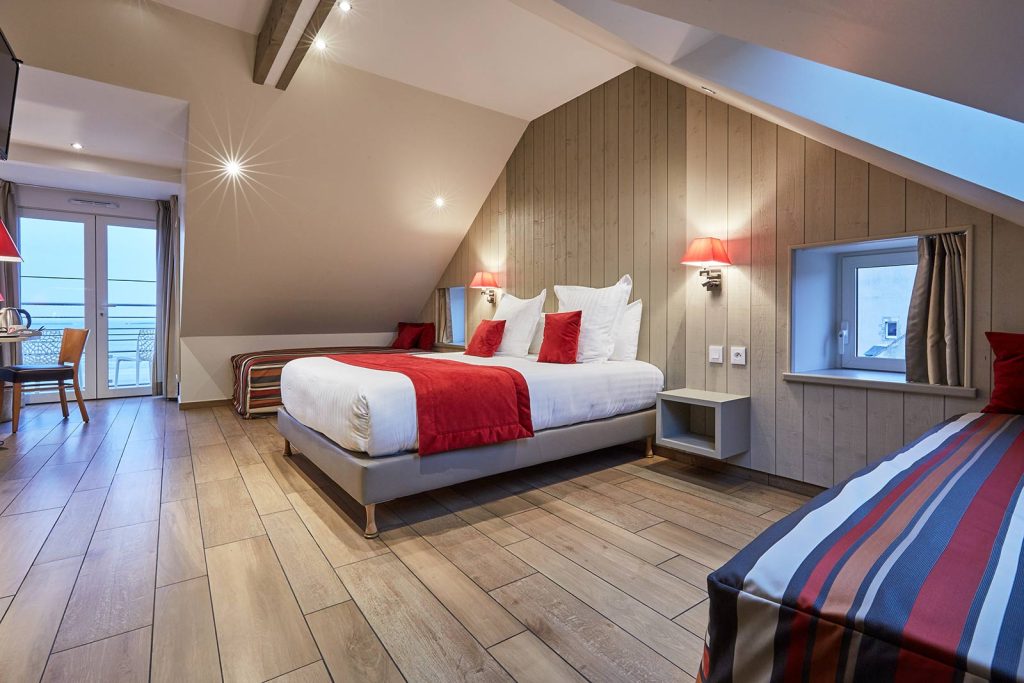 Maison du 6, hôtel à Arromanches, chambre familale avec vue sur mer