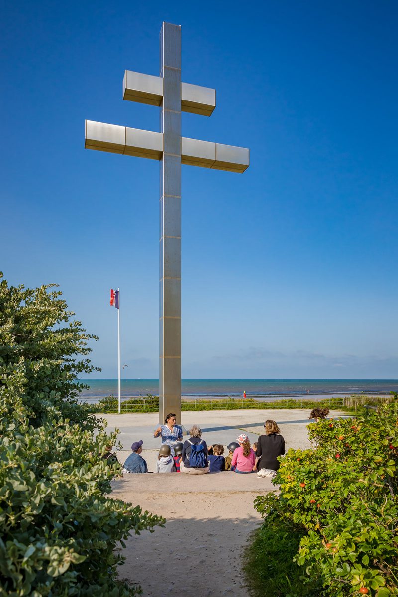 Devant la Croix de Lorraine