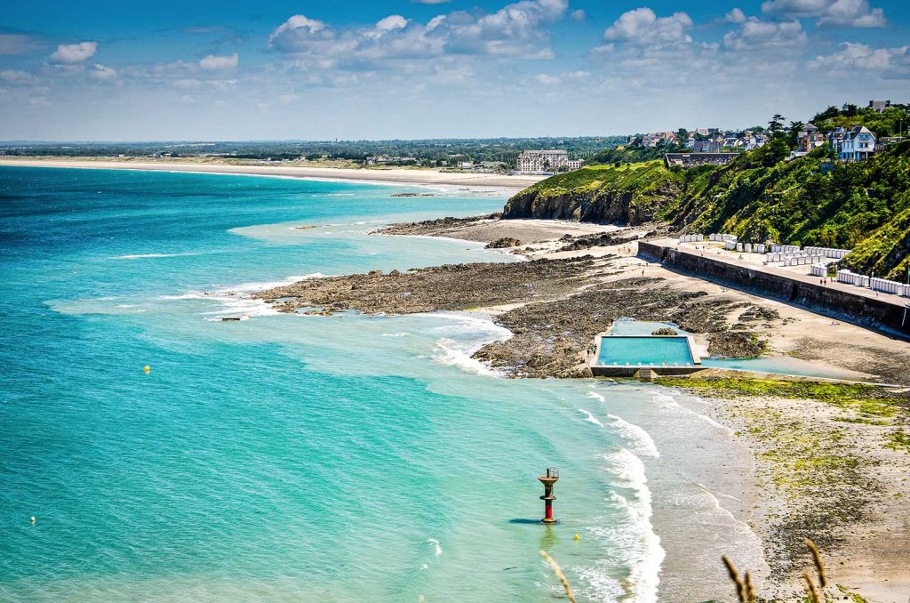 Sea water swimming pool in Granville