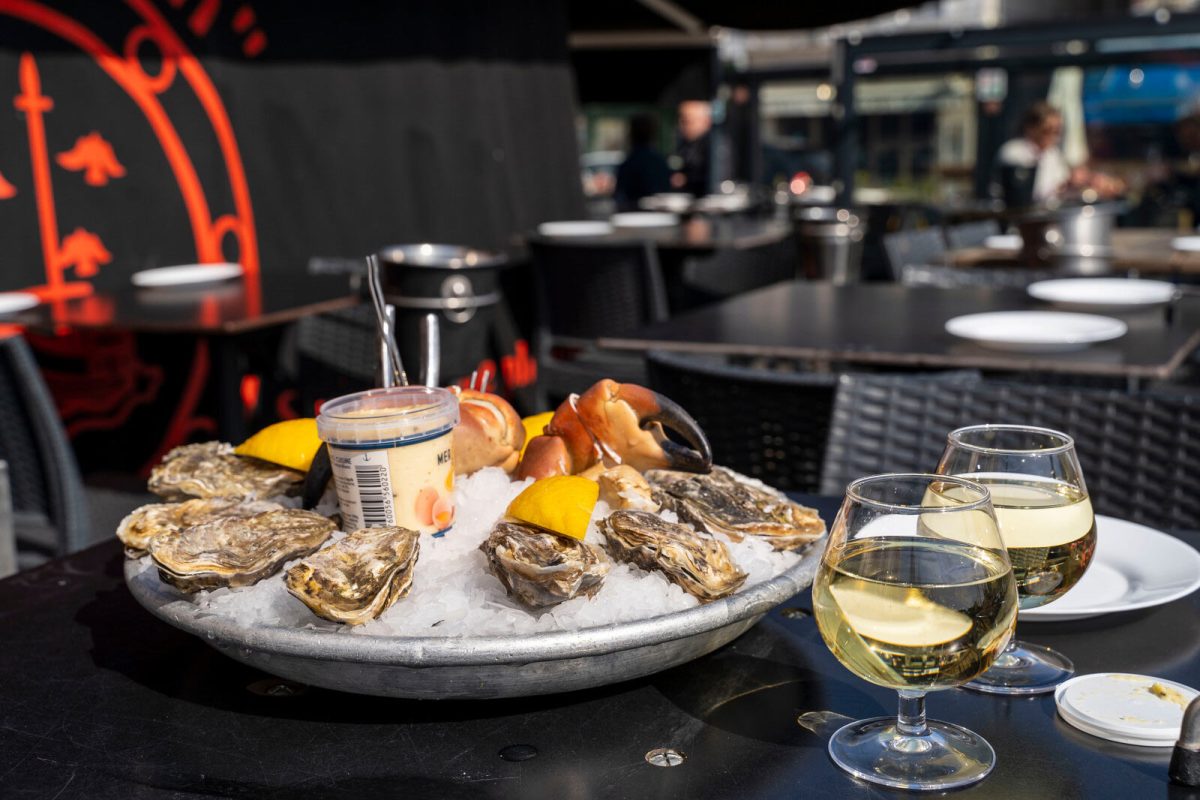 Halle aux poissons de Trouville-sur-Mer, dégustation sur place,