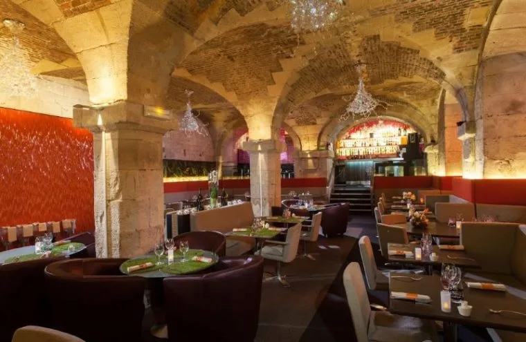 Interno del ristorante il 6e sens a Rouen