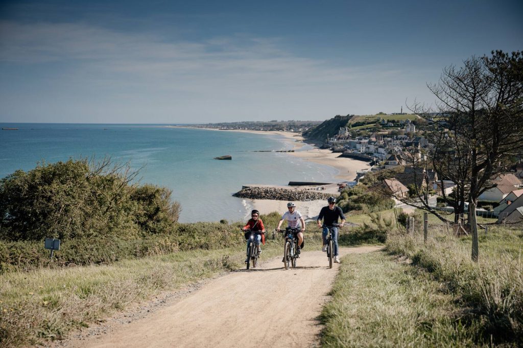 Radfahren auf den Anhöhen von Arromanches