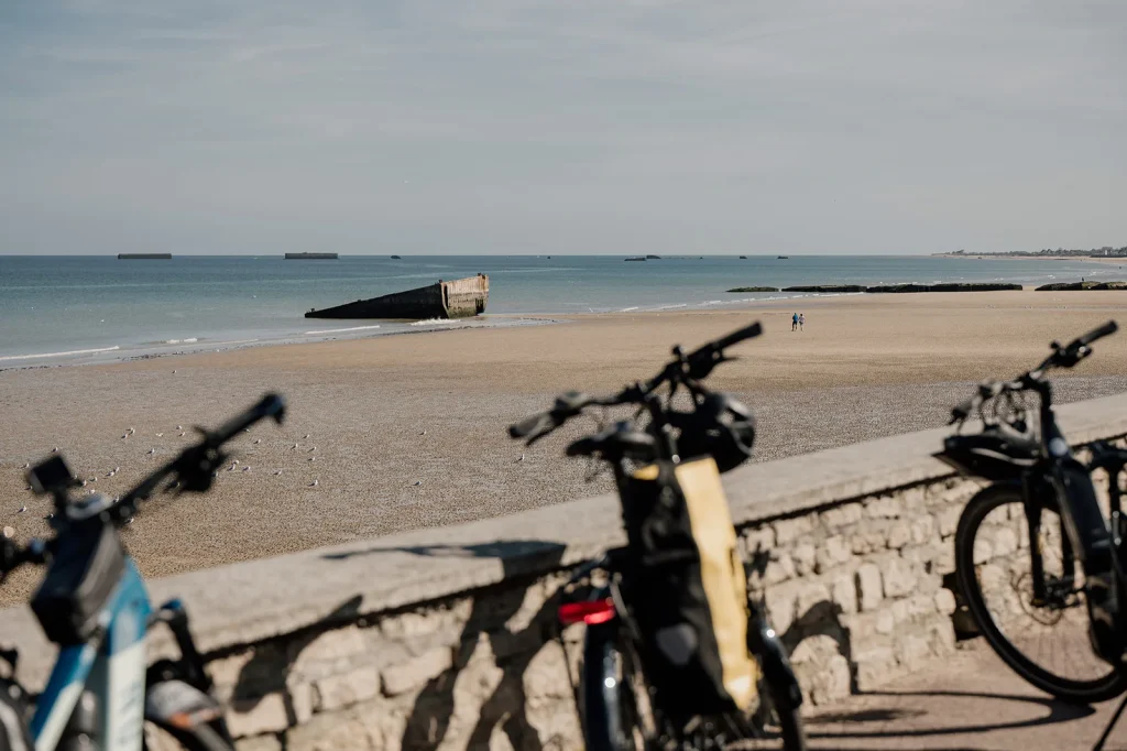 Vélos devant le port artificiel d