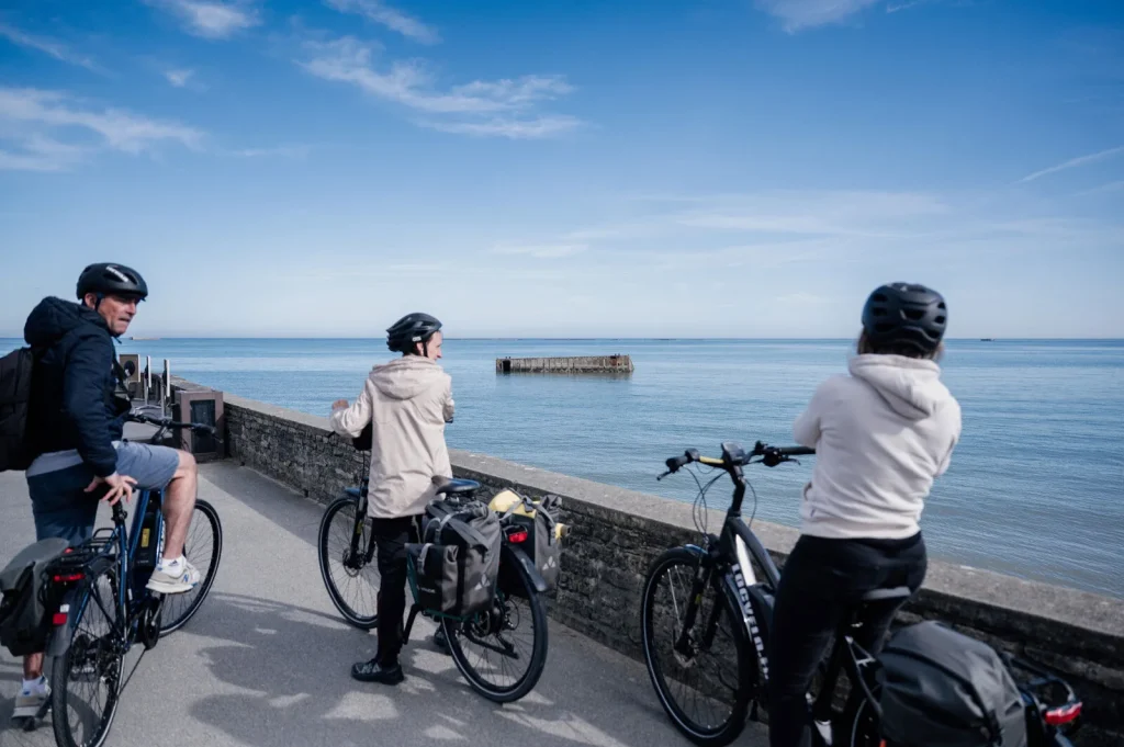 Even pauzeren in Arromanches, aan de Vélomaritime