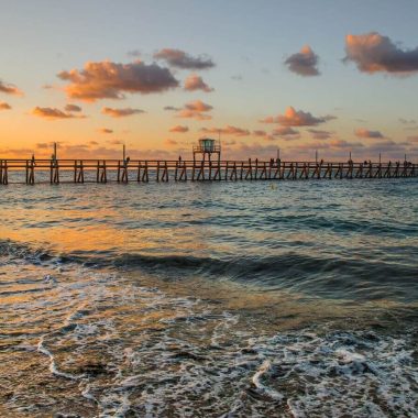 Jetée de Luc-sur-Mer au coucher du soleil