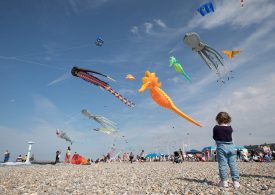 Das Drachenfestival am Strand von Dieppe