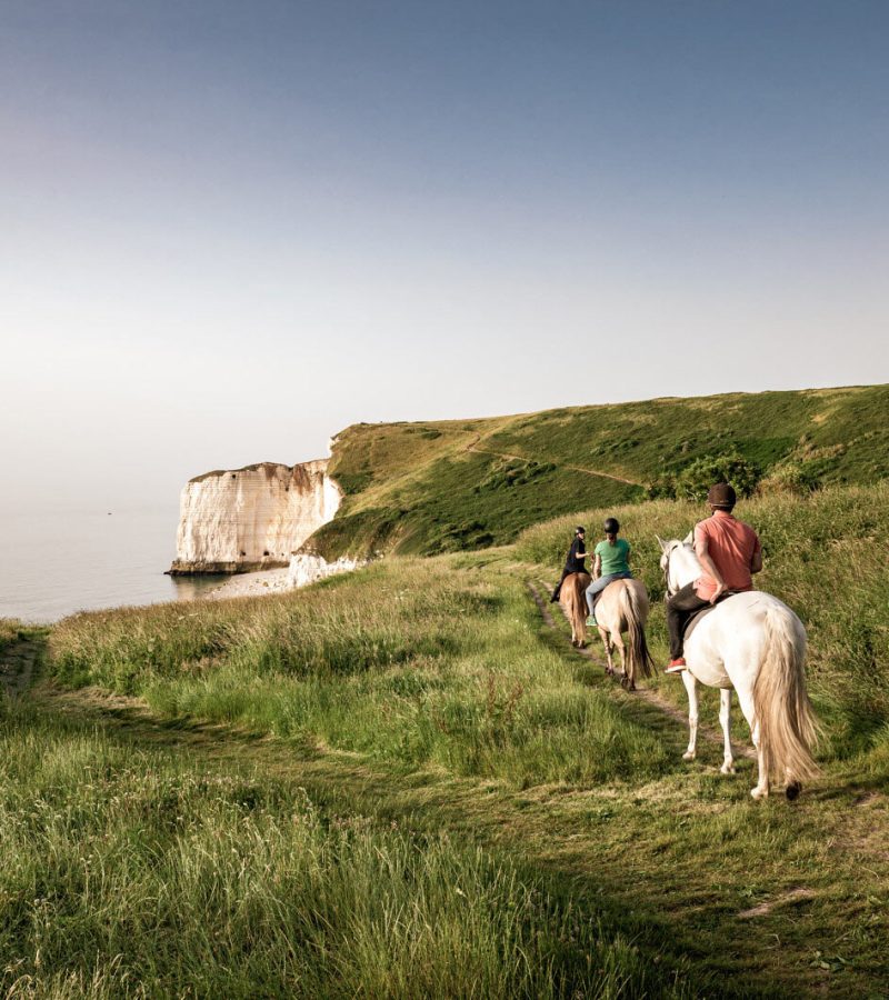 Balade à cheval au coucher du soleil à Étretat
