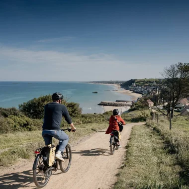 À vélo sur les hauteurs d'Arromanches