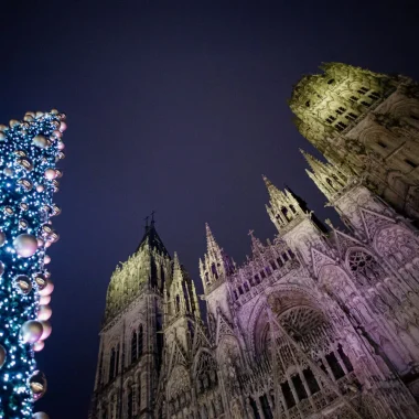 Marché de Noël à Rouen devant la cathédrale