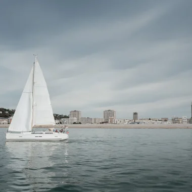 Sortie en voilier au Havre, vue sur la ville