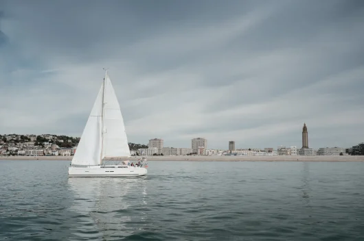 Sortie en voilier au Havre, vue sur la ville