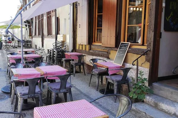La terrasse du restaurant le Frichti Miss and CIE
