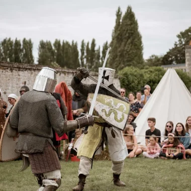 Combats de chevaliers lors d'une fête médiévale à Falaise