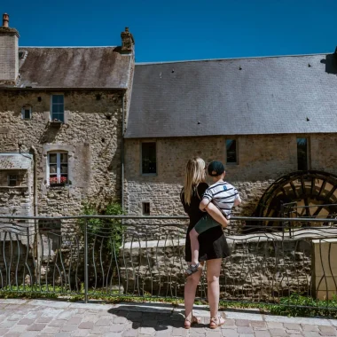 Dans les rues de Bayeux en famille