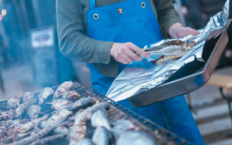 Foire au hareng et à la coquille de Dieppe, gros plan sur un cuisinier