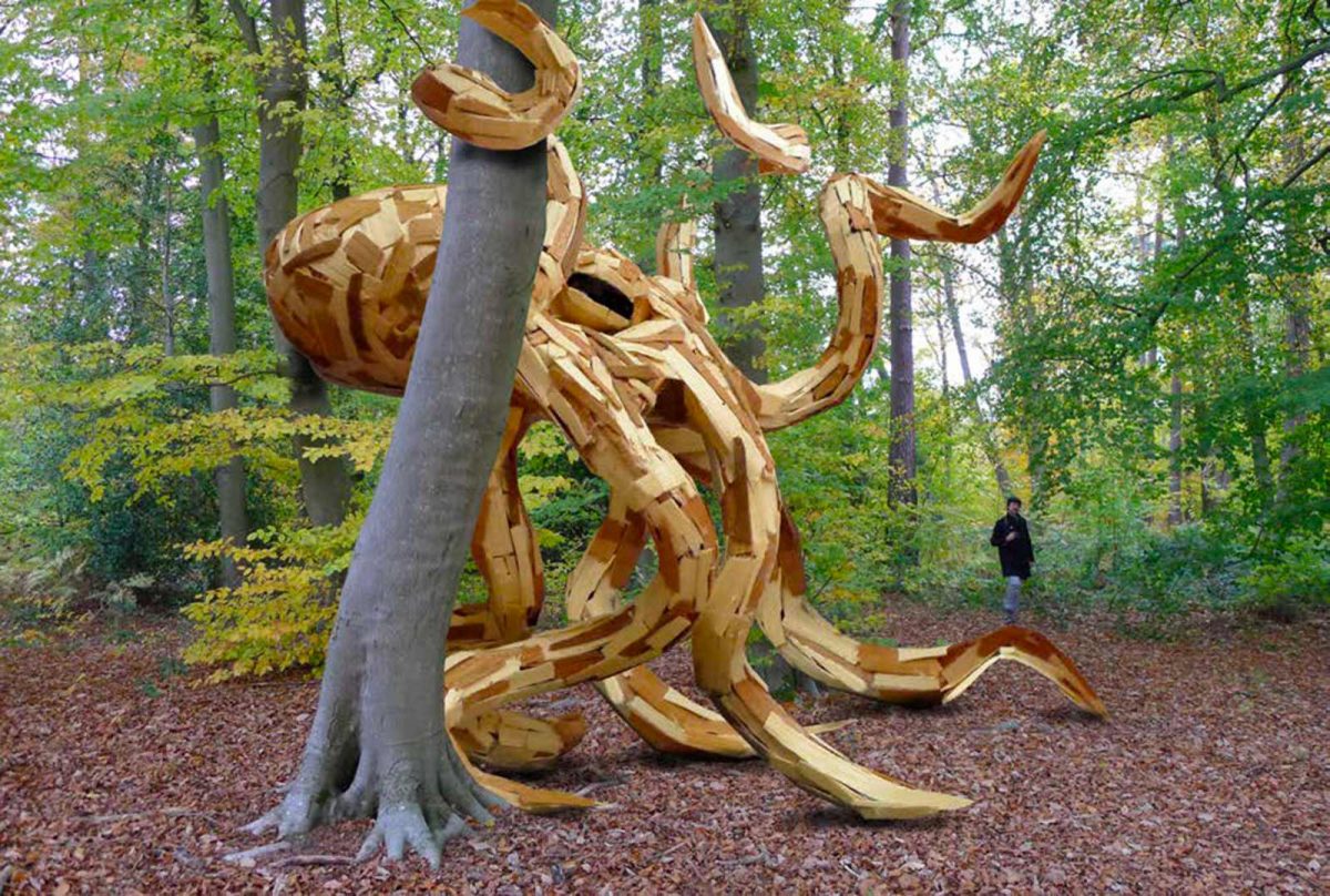 Expo de land art en forêt de Rouen, oeuvre représentant une pieuvre géante