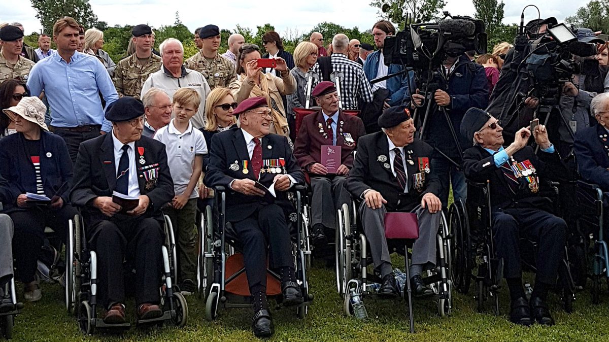 Vétérans à la cérémonie au musée Pegasus Bridge à Bénouville - D-Day