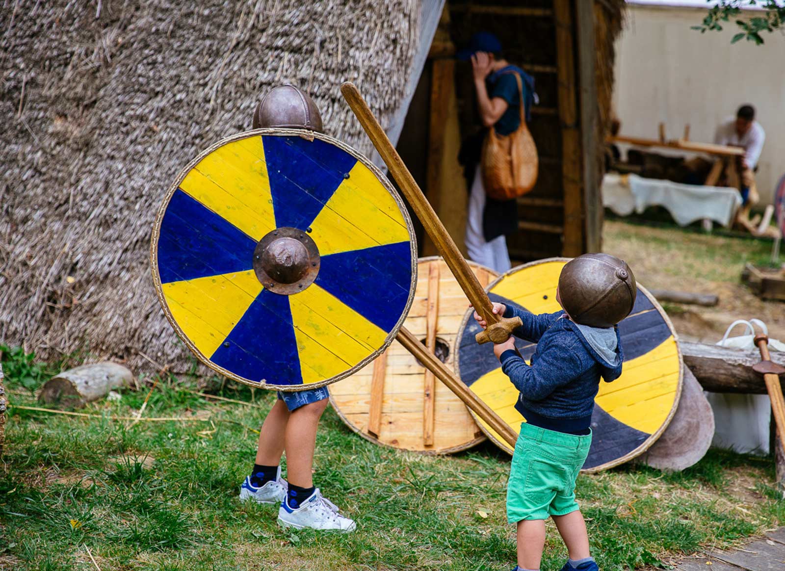 enfants jouant aux Vikings