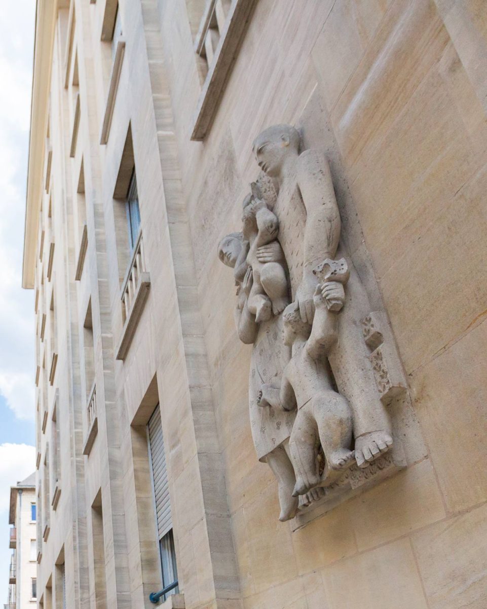 Caen, bas reliefs, avenue du 6 juin